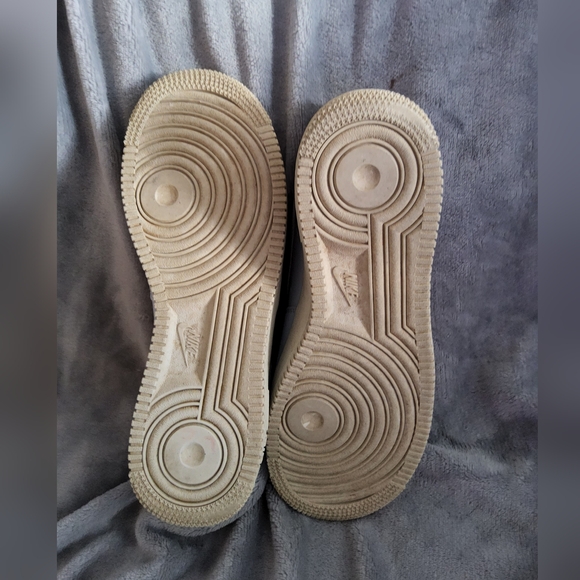 Nike Air Forces - Picture 8 of 10